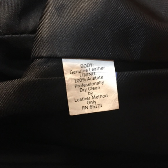 Vintage Black Leather Coat - Picture 10 of 10